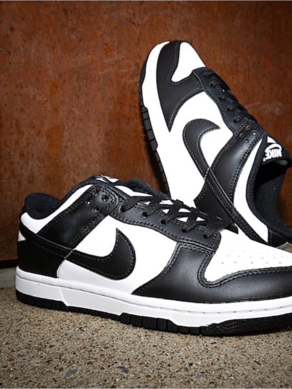 Nike Low-Top Swoosh Trainers in Black and White size 9.5
